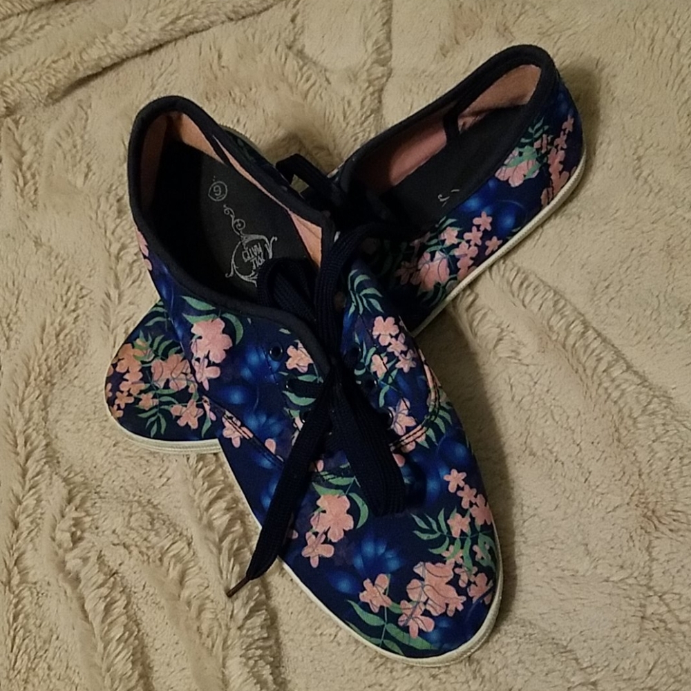 Floral pattern slip on shoes